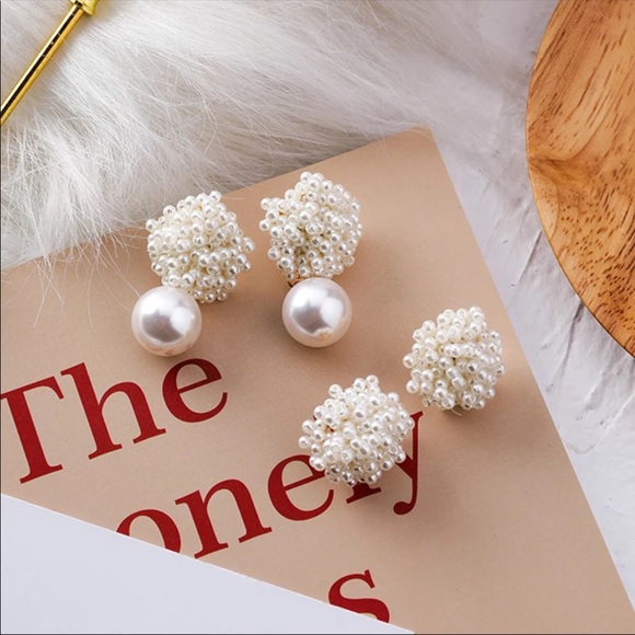 Pearl Vintage Flower Stud Elegant Earrings - Picture 5 of 5